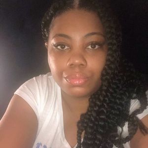 Meet your Posher, Denise